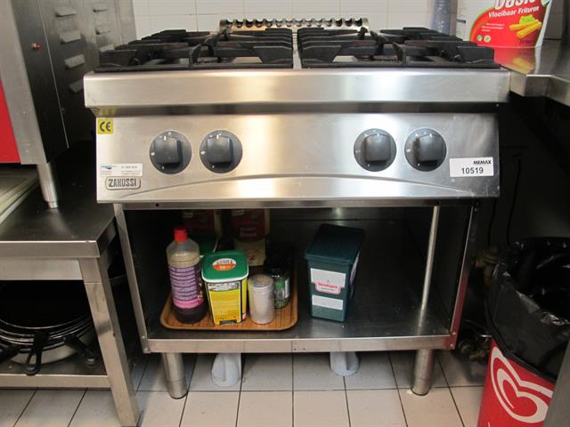 Keuken inventaris 4 pits fornuis Zanussi