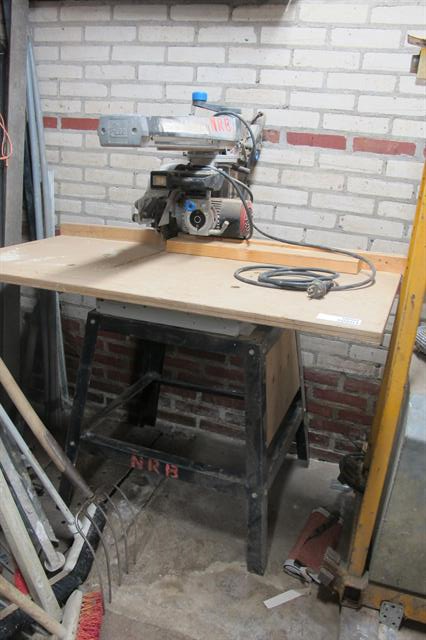 Zaagmachine afkortzaag ELU met houtmotafzuiging 
