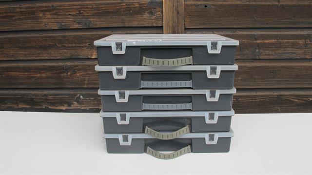 Diversen assortiment koffers met diverse inhoud / 5 stuks