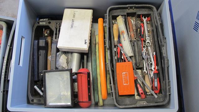 Diversen bak met diverse inhoud