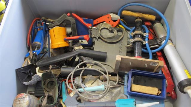 Diversen bak met diverse inhoud