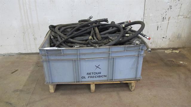 Diversen bak met hydraulic slangen