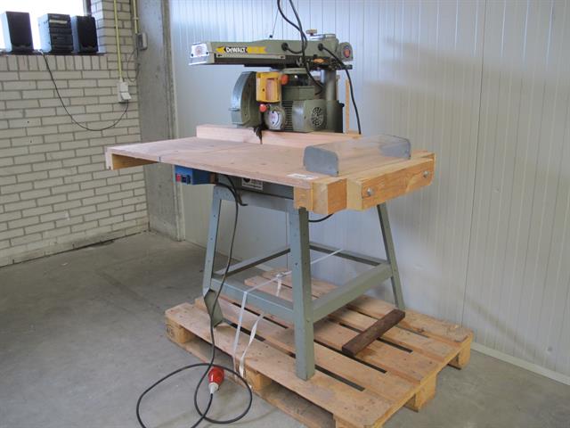 krassen maag Madison DeWalt DW110 zaagmachine voor hout - Memax, Online veiling van metaal,  machines en gereedschap