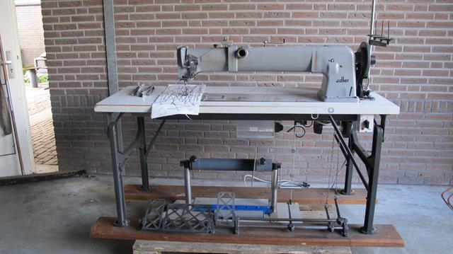 Naai- en lockmachines industriële naaimachine Adler 220-76-73