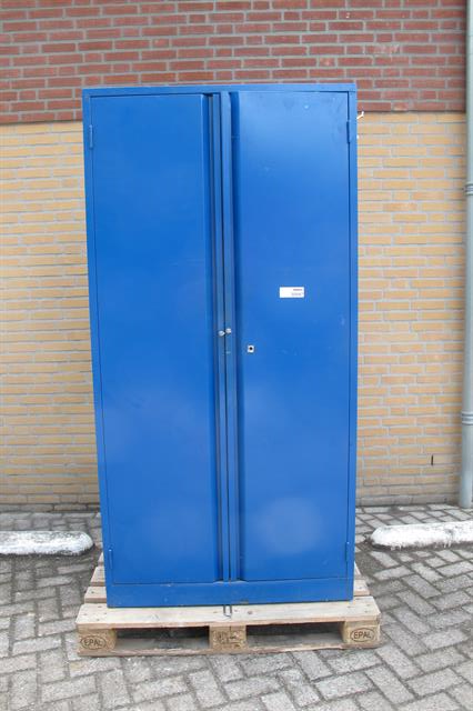 Werkplaats toebehoren kast van metaal met voorbereiding voor bakjes