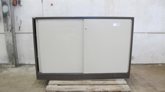 Werkplaats toebehoren kast van metaal 