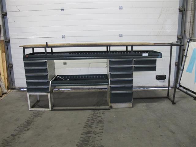 Bedrijfswagen inrichting kast-werkbank voor een bedrijfswagen met 13 lades