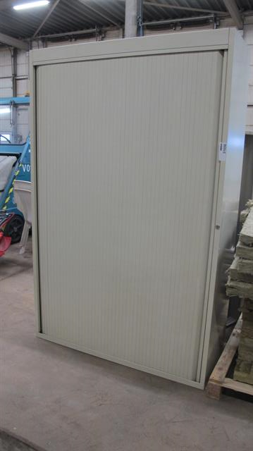 Werkplaats toebehoren kasten van metaal met lamellendeur