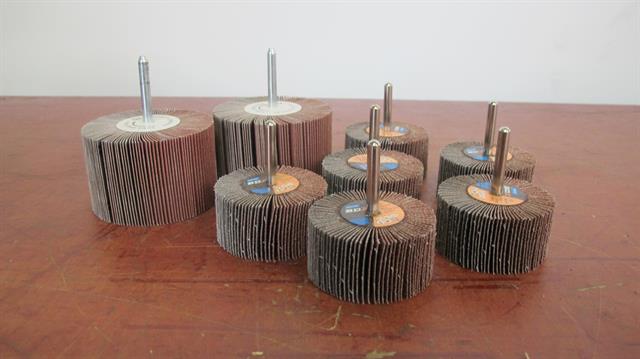 Diversen lamellen schuurschijven / 8 stuks