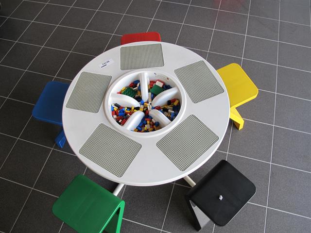 verwijderen Korea Lichaam lego/duplo speeltafel met 5 stoeltjes - Memax, Online veiling van metaal,  machines en gereedschap