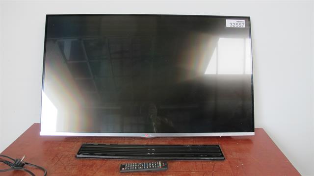 kantine/kantoor LG televisie met afstandsbediening / 106cm