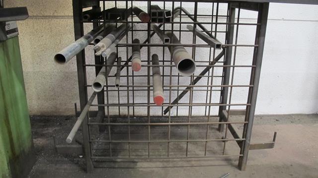 Werkplaats toebehoren materiaalrek met diverse inhoud