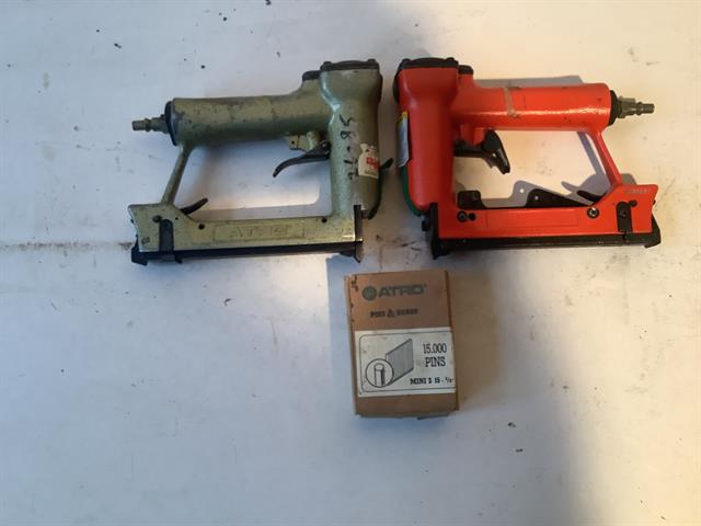 Diversen nietpistool / 2 stuks met nietjes