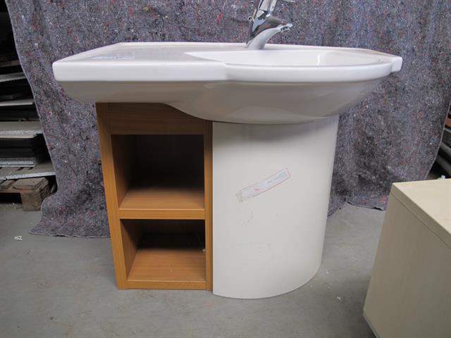 niveau fort Brein badkamer meubel met een wastafel en kraan Keramag - Memax, Online veiling  van metaal, machines en gereedschap