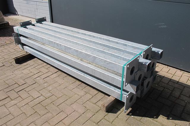Hekwerk en toebehoren staanders met voetplaat L2550x100x100mm / 12 stuks
