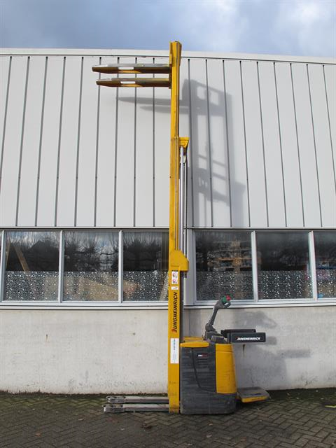 stapelaar Jungheinrich hefhoogte 450cm incl. acculader