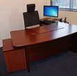 kantine/kantoor compleet directie kantoor meubilair; bureau, vergadertafel met 6 stoelen en een dossierkast van kersenhout 17