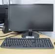 kantine/kantoor PC met beeldscherm en een draadloos toetsenbord met muis 1