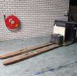 Heftruck Crown electrische palletwagen / orderverzamelaar inclusief lader (geschikt voor dubbel pallet) 1