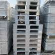 diverse kunststof pallets 13 stuks /  gesloten dek