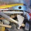 Diversen kist met divers stratenmaker gereedschap 1