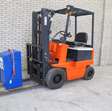 Heftruck Nyk electrische heftruck met doorkijkmast, inclusief lader 1