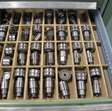 knip / pons / knabbel machine Rhodes ponsnibbelmachine met 10-voudige carrousel, aan/afvoertafels met gereedschapladen en veel (pons)gereedschap 7
