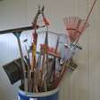 Diversen ton met divers tuingereedschap 3