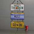 wandbord van metaal Show Must Go On