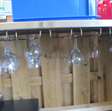 Keuken inventaris wandplank van RVS met glazenbeugel aan de onderzijde 2
