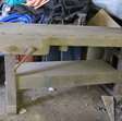 werkbank van hout met bankschroef